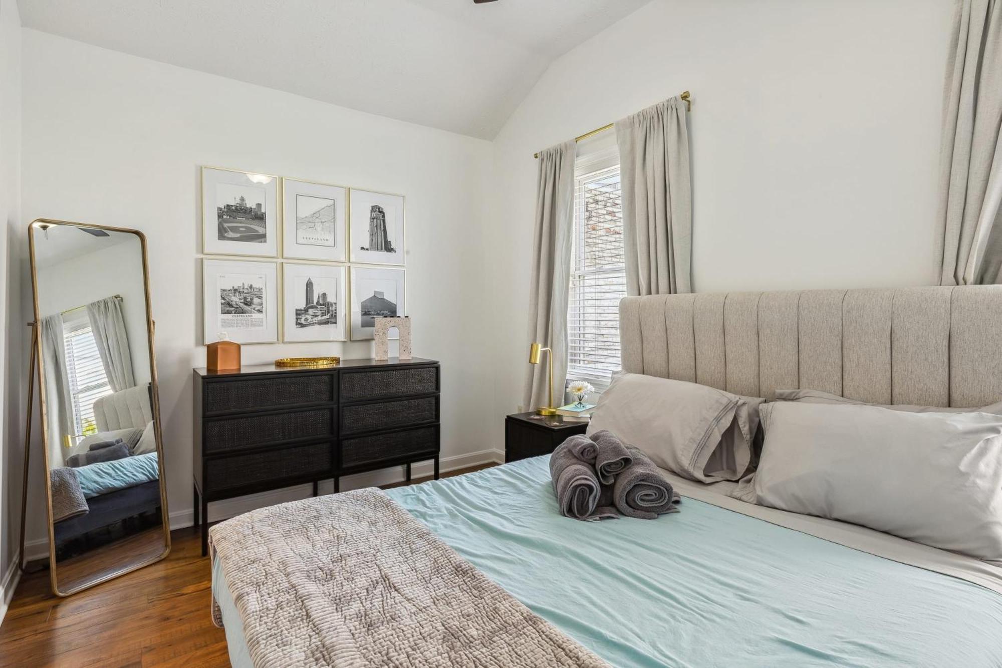 Вилла Newly Renovated Tremont Treasure I Cozy + Modern Кливленд Экстерьер фото